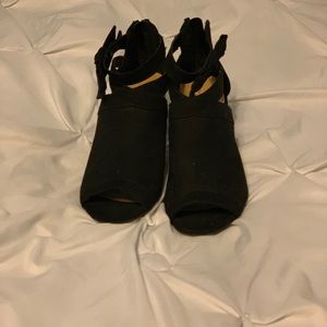 Black high heels with little bows on side